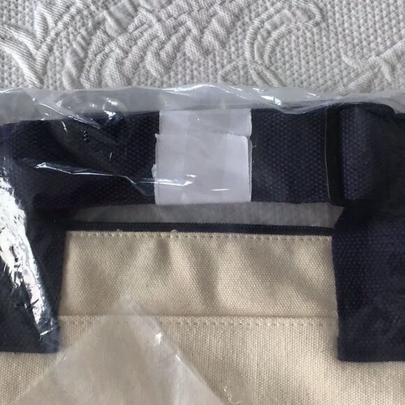 Nautica Navy Cream Canvas Tote NEW - Picture 7 of 9